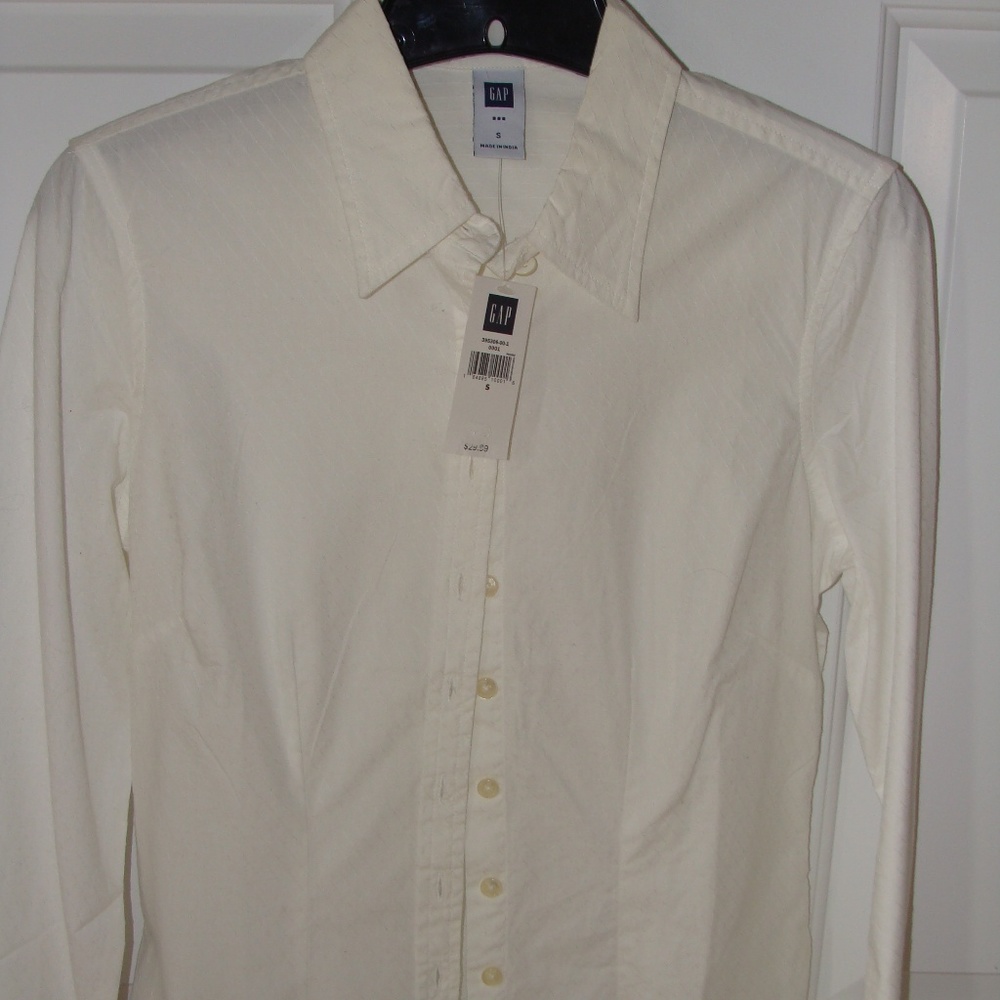 Gap size small NWT